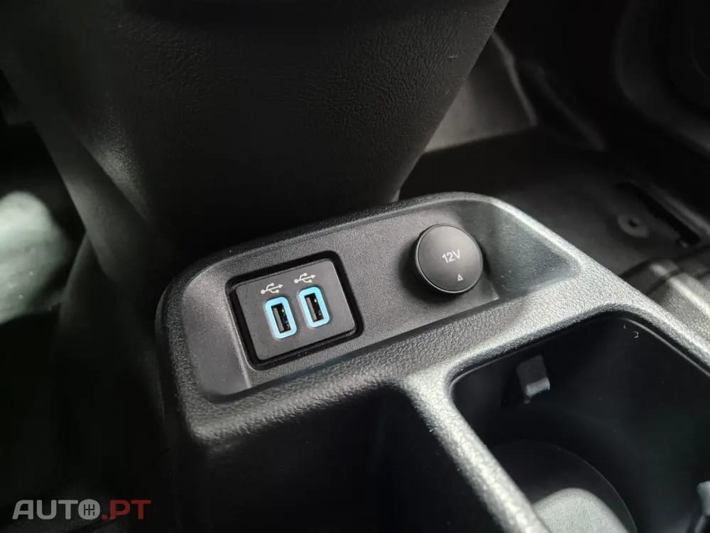 Ford Transit Connect Outro