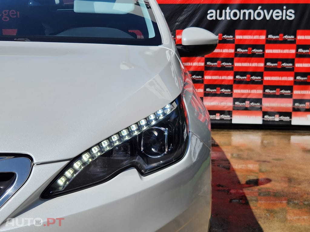 Peugeot 308 1.6 BlueHDi Style J17