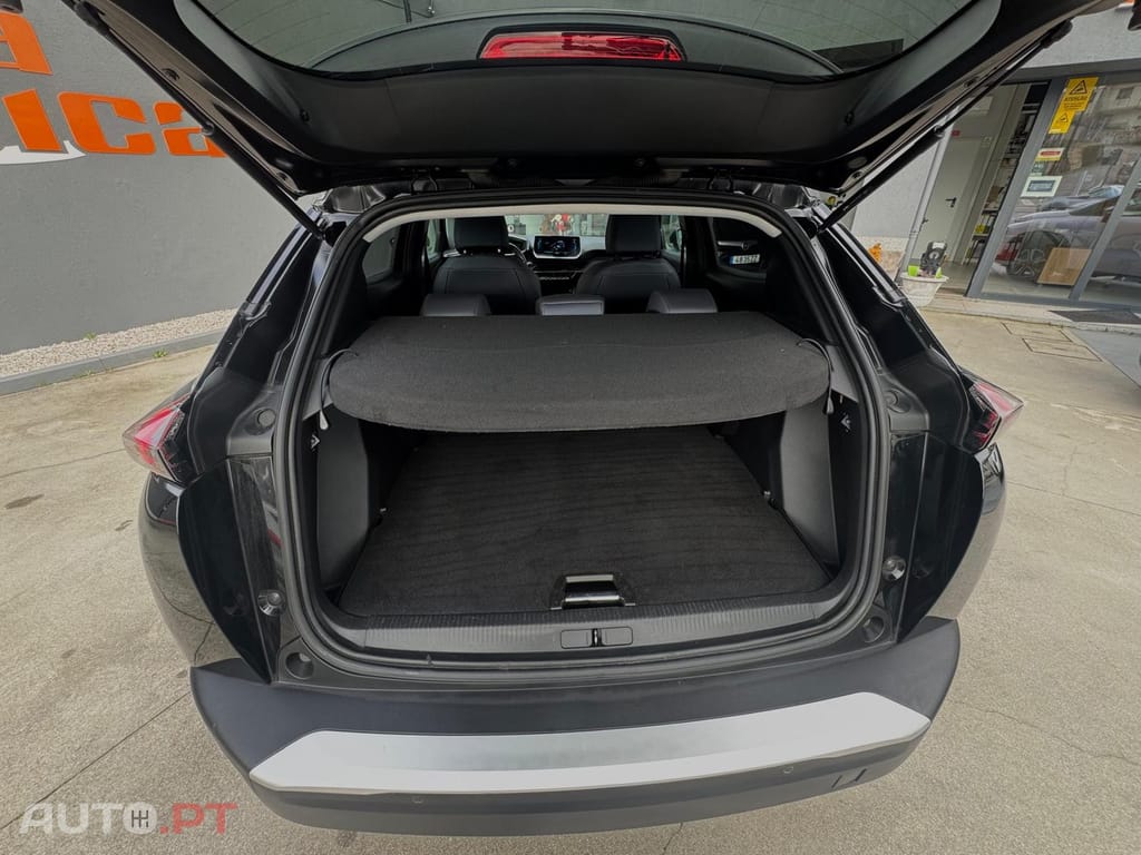 Peugeot E-2008 50 kWh Allure Pack