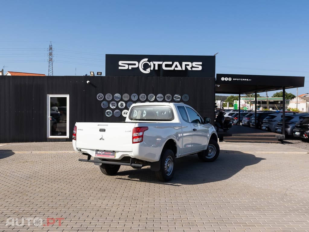 Mitsubishi L200 2.4 DI-D CD Invite 4WD