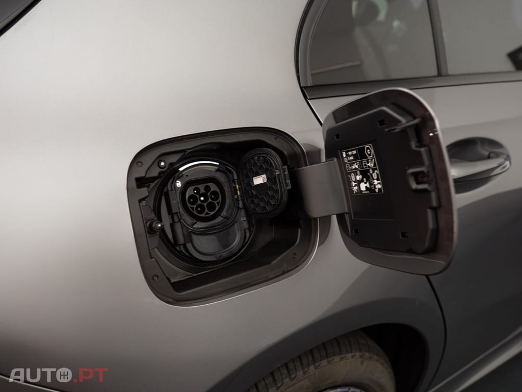 Mercedes-Benz A 250 e AMG Line