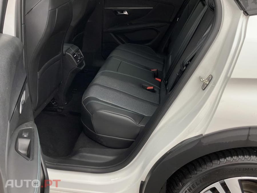 Peugeot 3008 1.6 Hybrid Allure e-EAT8