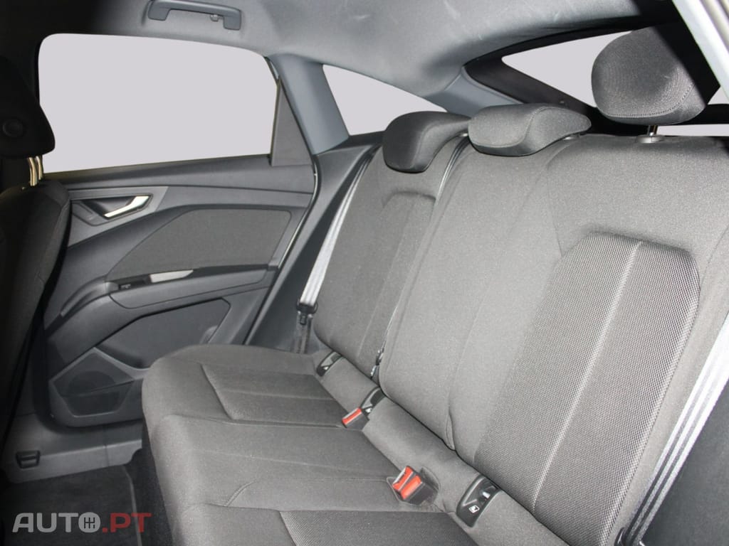 Audi Q4 E-Tron 35 S-LINE I.V.A DEDUTÍVEL