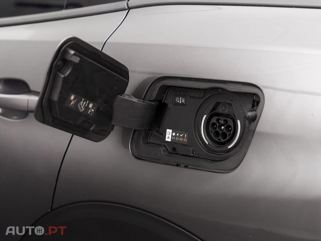 Peugeot 3008 1.6 Hybrid Allure e-EAT8