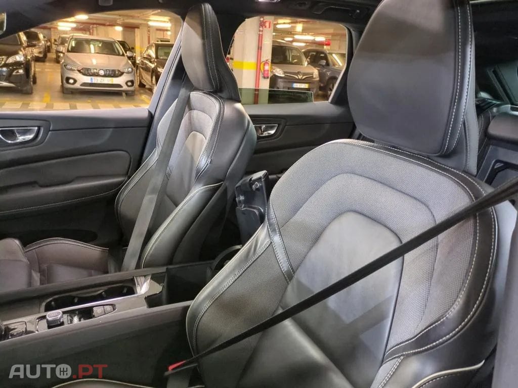 Volvo XC60 2.0 T8 PHEV R-Design AWD