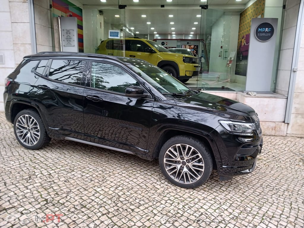Jeep Compass 1.5 TG e-Hybrid Summit DCT