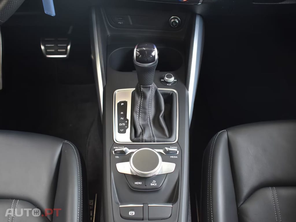 Audi Q2 30TDI S-tronic SLine I.V.A DEDUTÍVEL 