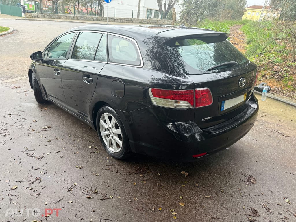 Toyota Avensis TOYOTA AVENSIS 2.0 D4D LUXURI+GPS+PELE+MULTIMÉDIA