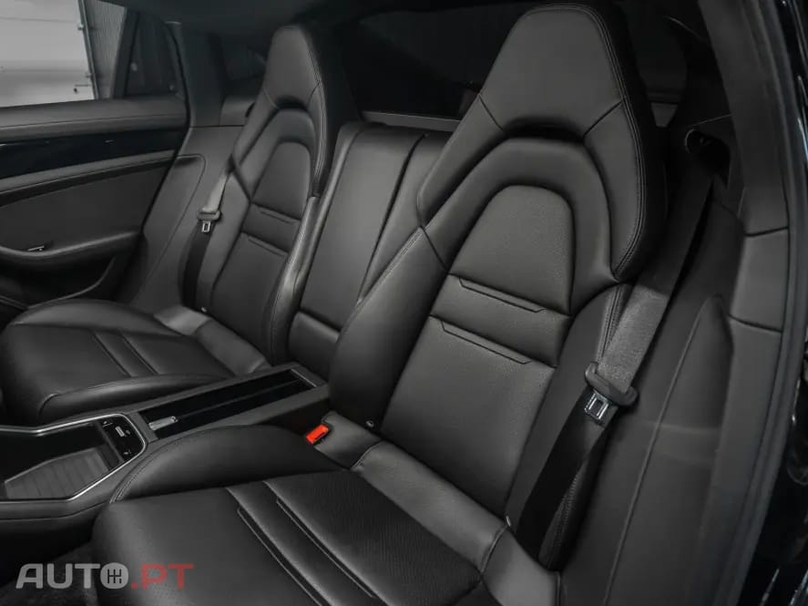Porsche Panamera 4 E-Hybrid Platinum Edition
