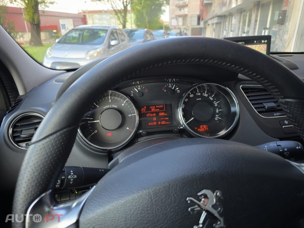 Peugeot 5008 1.6 BlueHDi Allure J17