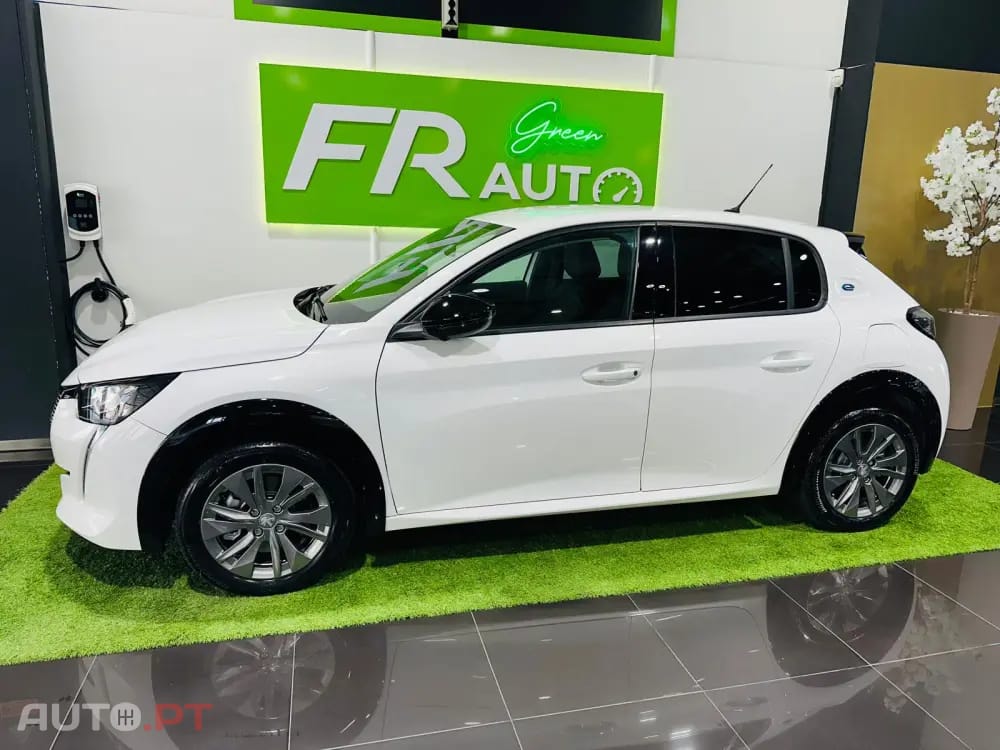 Peugeot E-208 50 kWh Style
