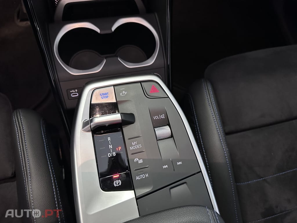 BMW iX1 xDrive30 Pack Desportivo M Pro