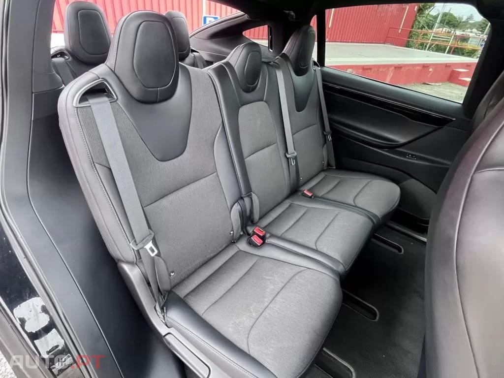 Tesla Model X 75D