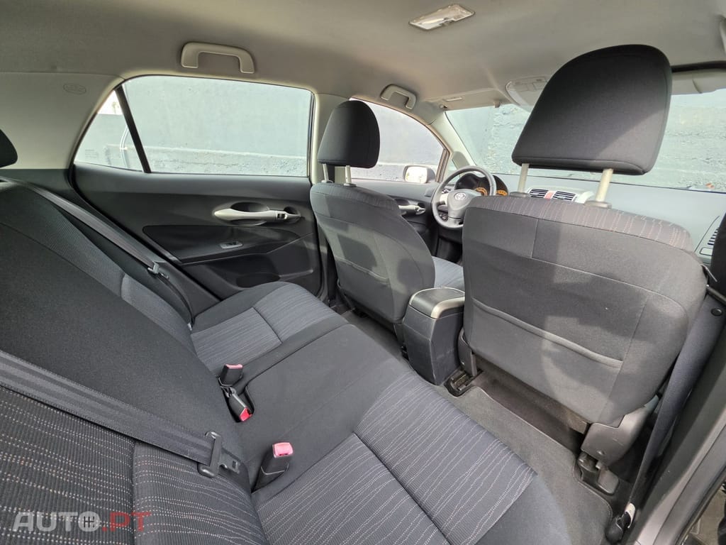 Toyota Auris 1.33 VVT-i Comfort+J16