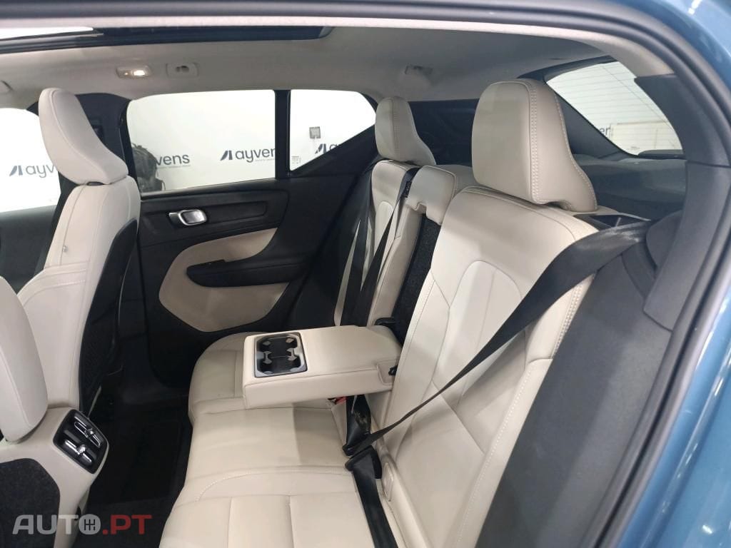 Volvo XC40 2.0 B3 Plus Dark