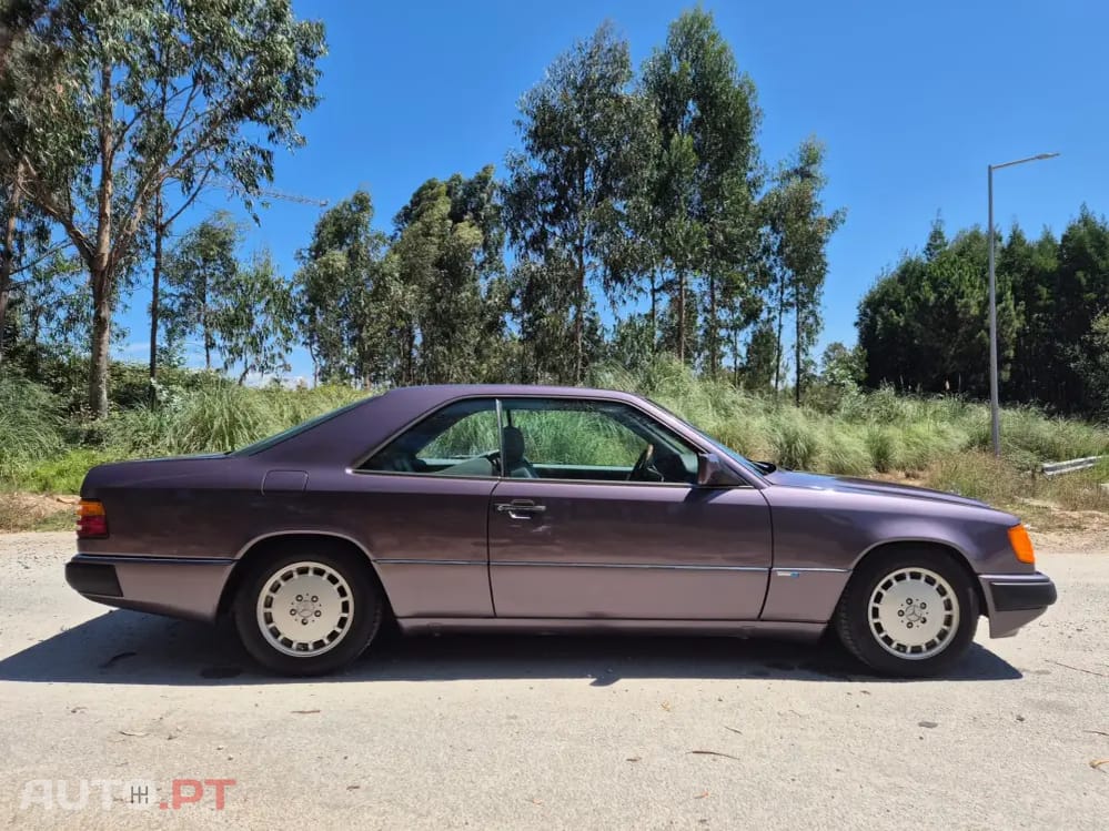 Mercedes-Benz 230 Outro