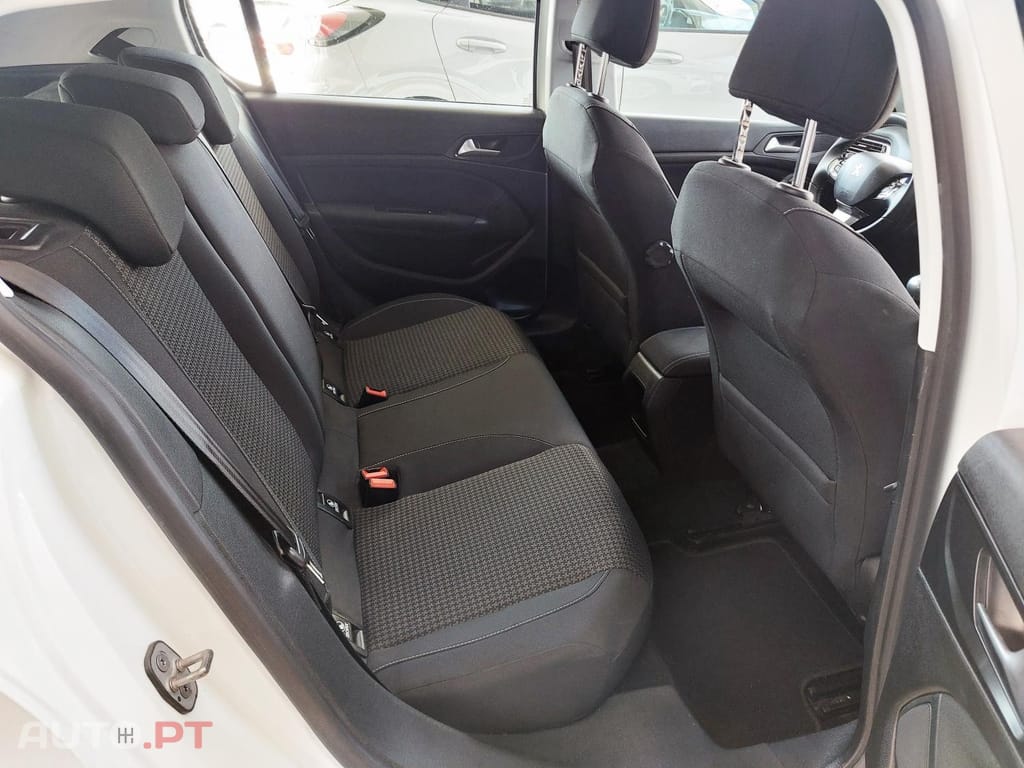 Peugeot 308 1.5 BlueHDi Business Line