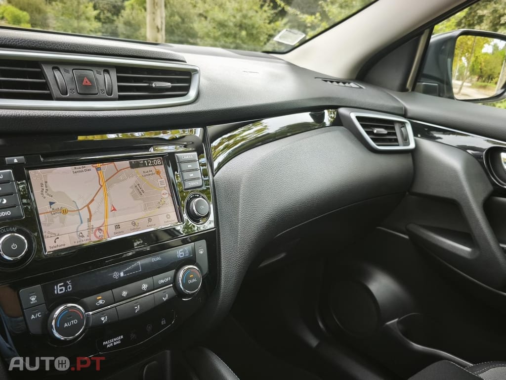 Nissan Qashqai 1.3 DIG-T N-Connecta J18 Led