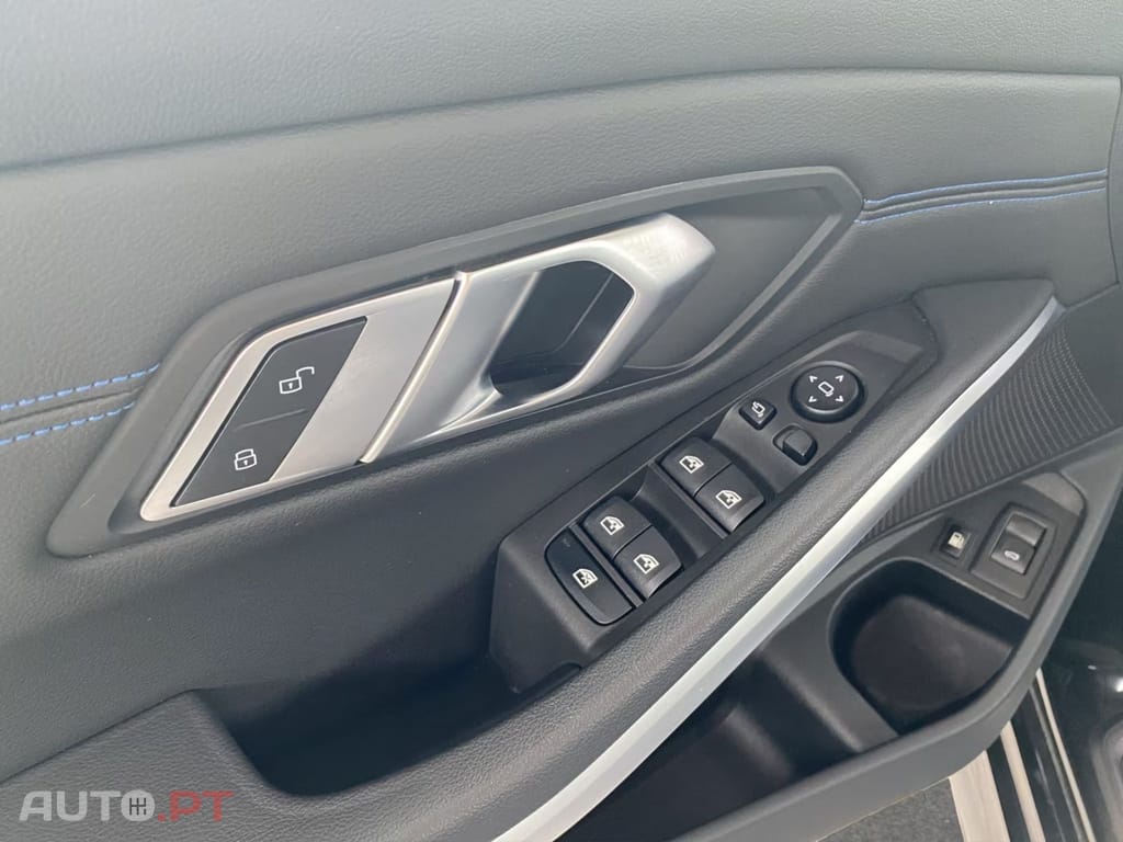 BMW 330 xDrive Touring M Sport I.V.A DEDUTIVEL