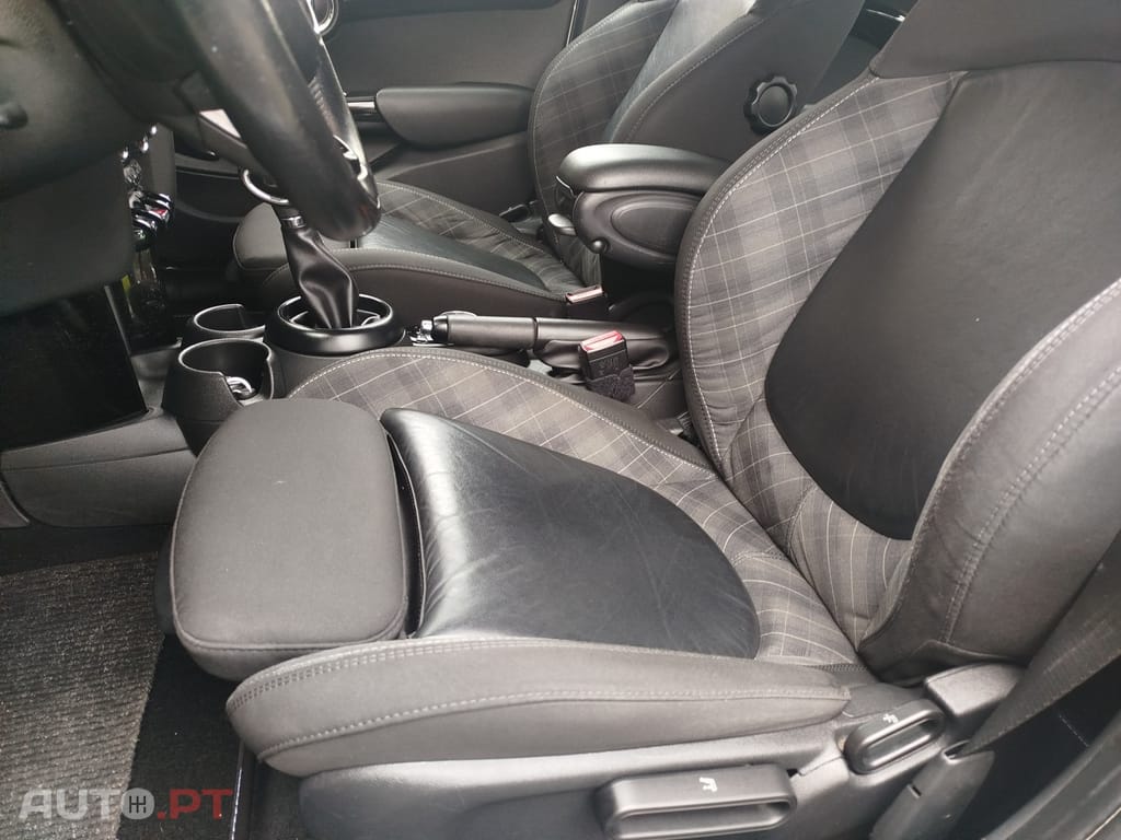 MINI Cooper Cooper D Auto