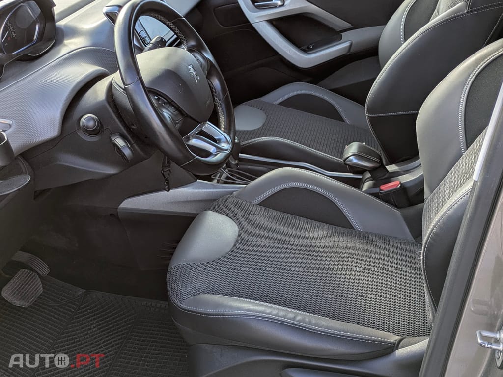 Peugeot 2008 Peugeot 2008 PureTech 110 GPF Stop&Start EAT6 Allure