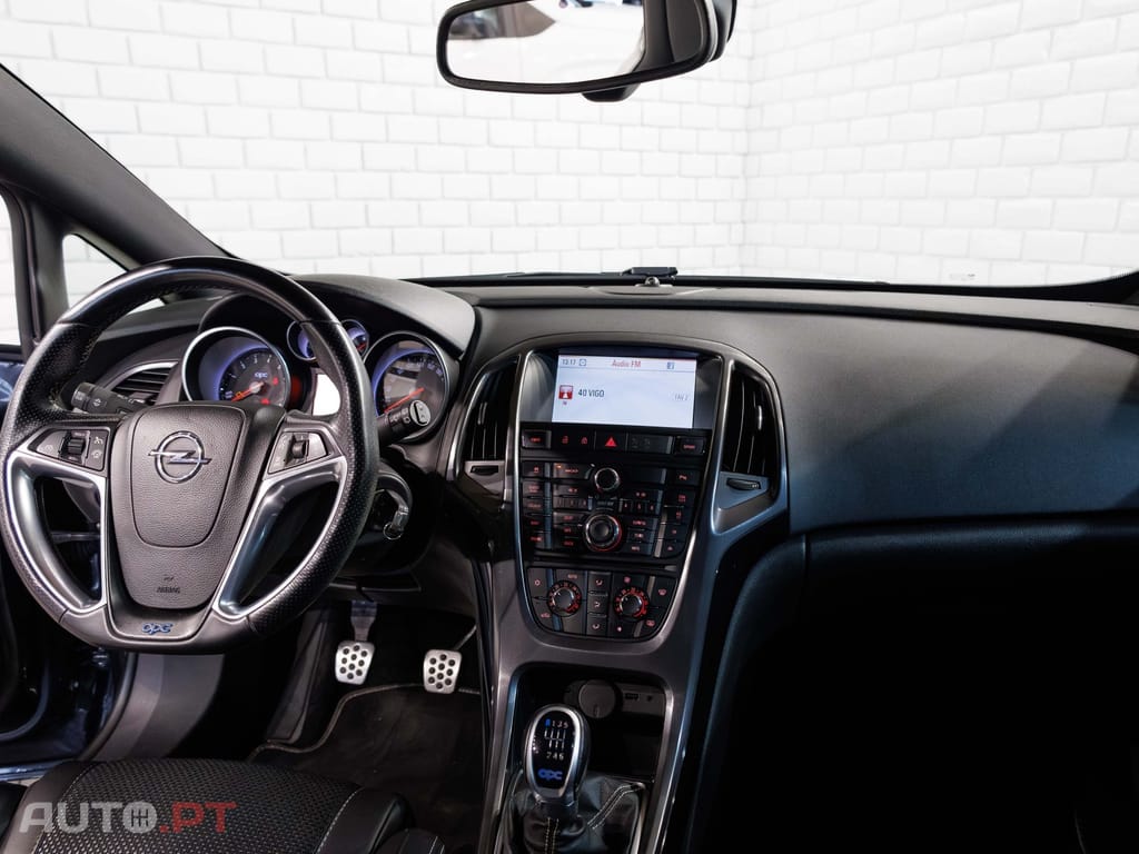 Opel Astra GTC OPC 2.0 T