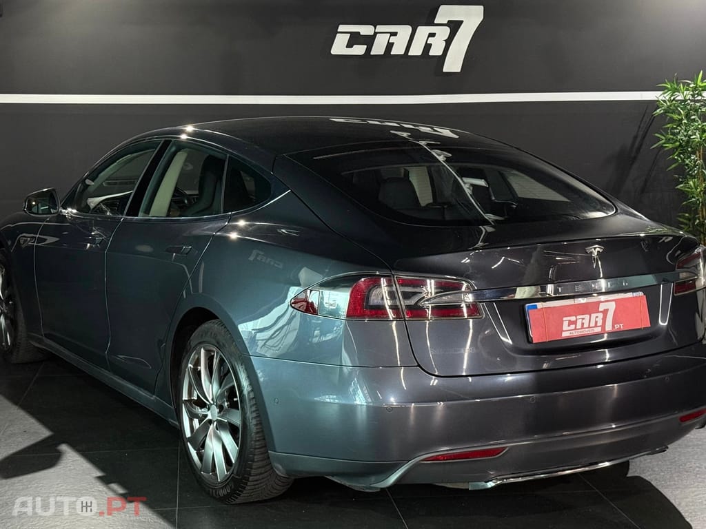 Tesla Model S 85D