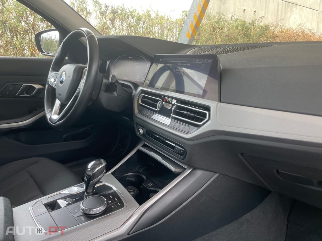 BMW 330 e iPerformance Advantage
