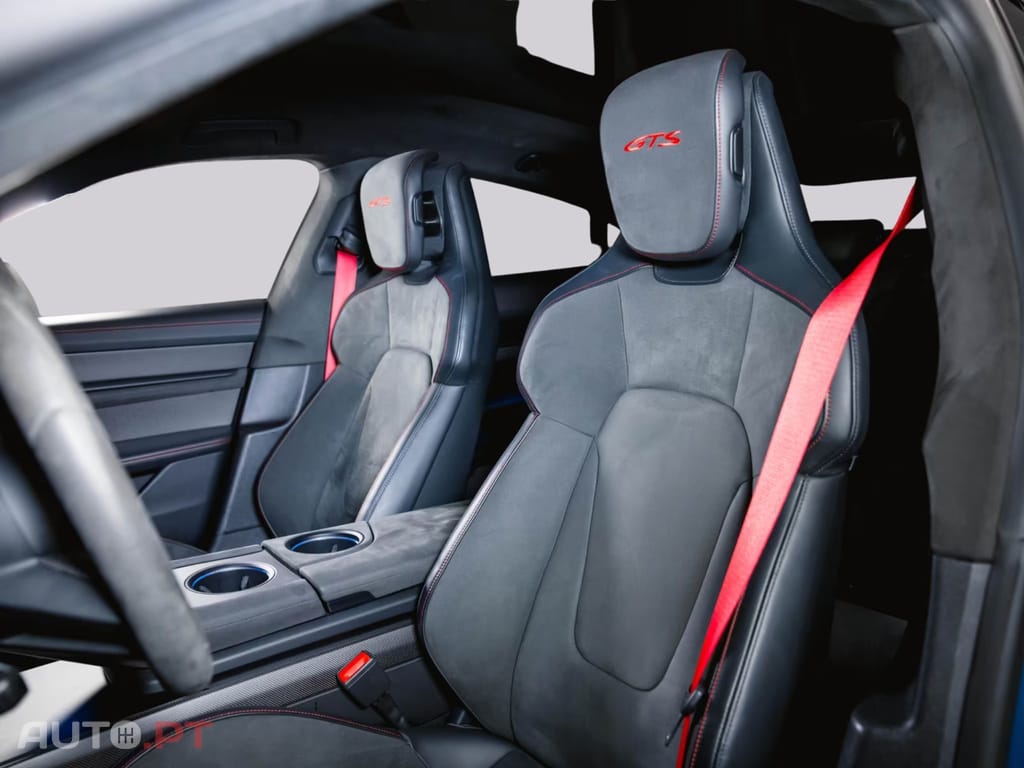 Porsche Taycan GTS I.V.A DEDUTIVEL 