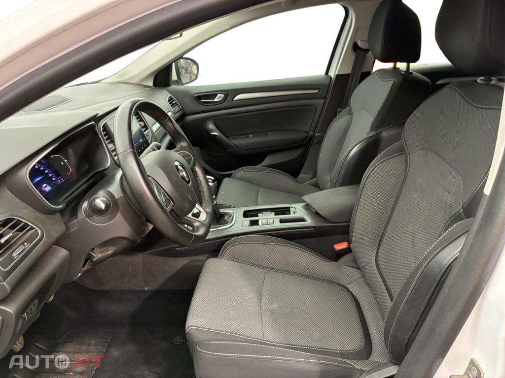 Renault Mégane Break 1.5 Blue dCi Evolution — fotografia 3