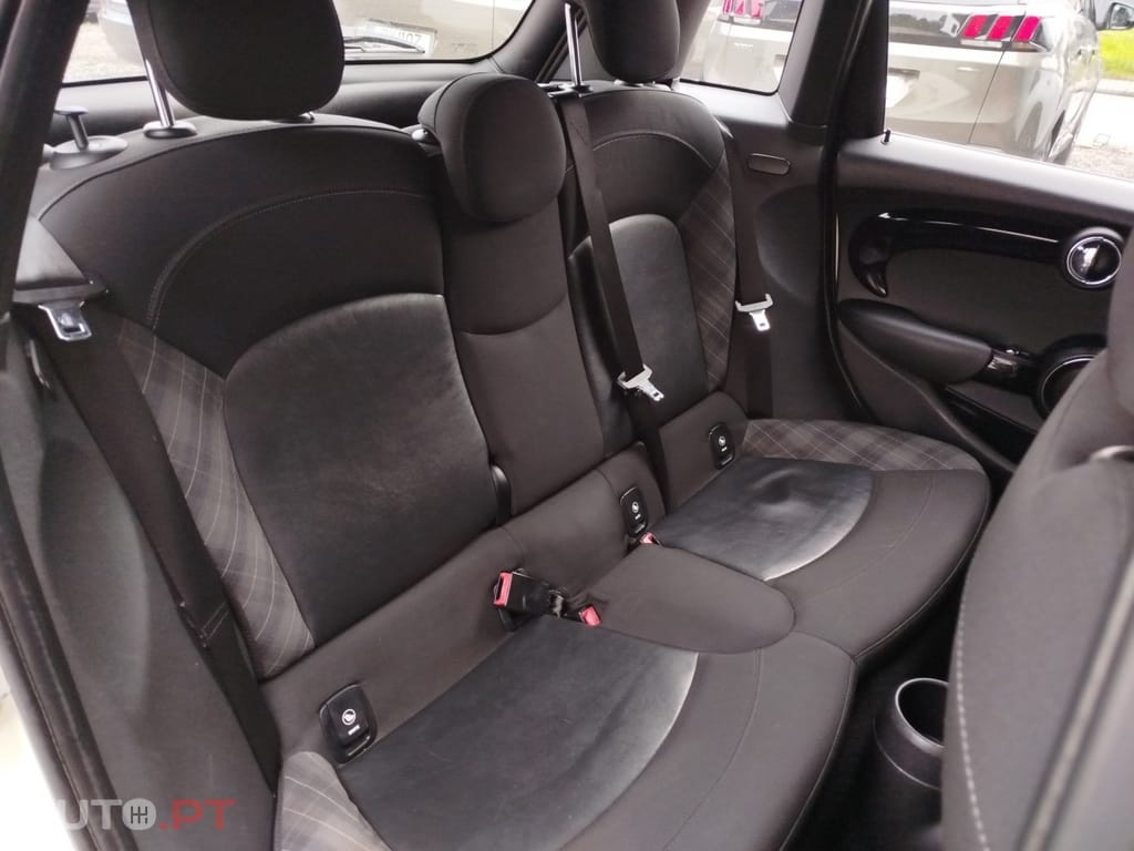 MINI Cooper Cooper D Auto