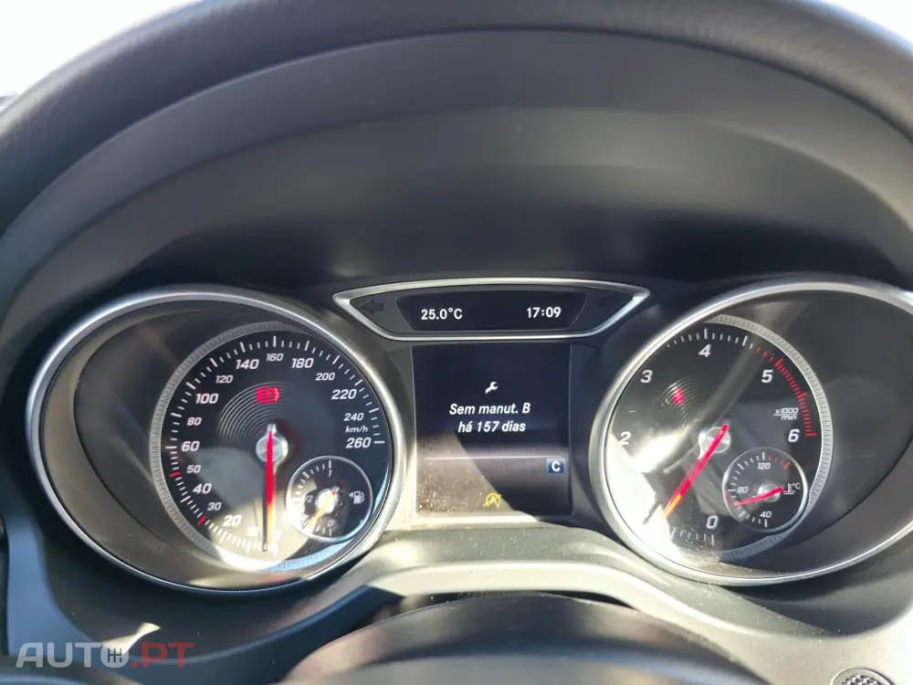 Mercedes-Benz CLA 200 AMG Line