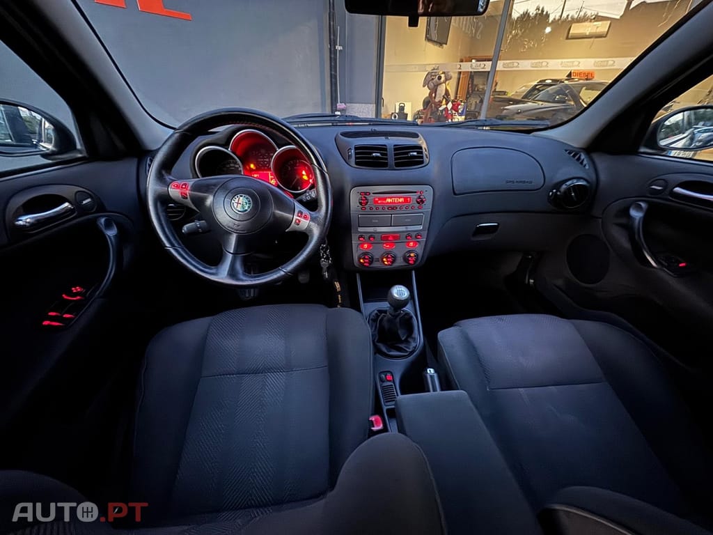 Alfa Romeo 147 1.9 JTD 16V Distinctive