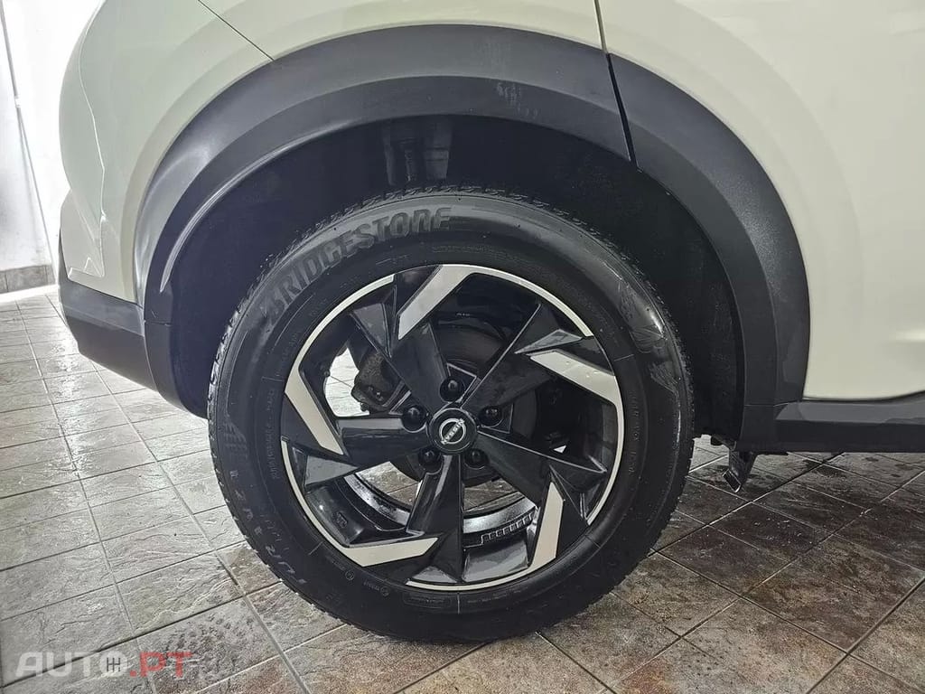 Nissan Juke 1.6 Hybrid N-Design Black