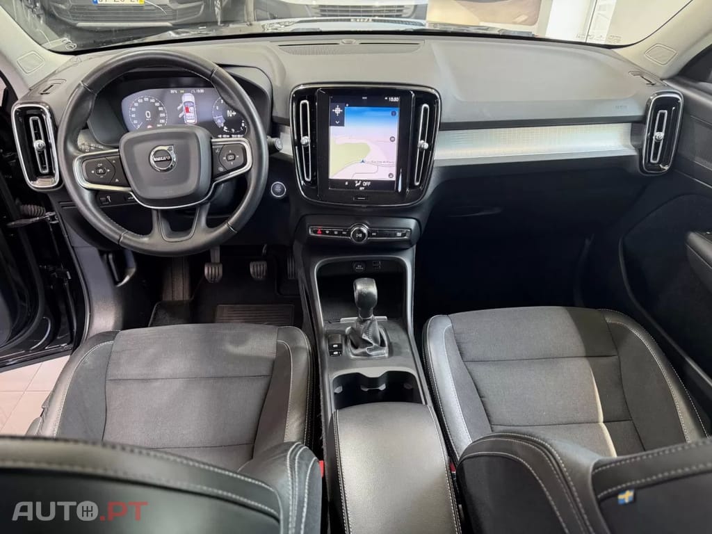 Volvo XC40 1.5 T3 Momentum Plus
