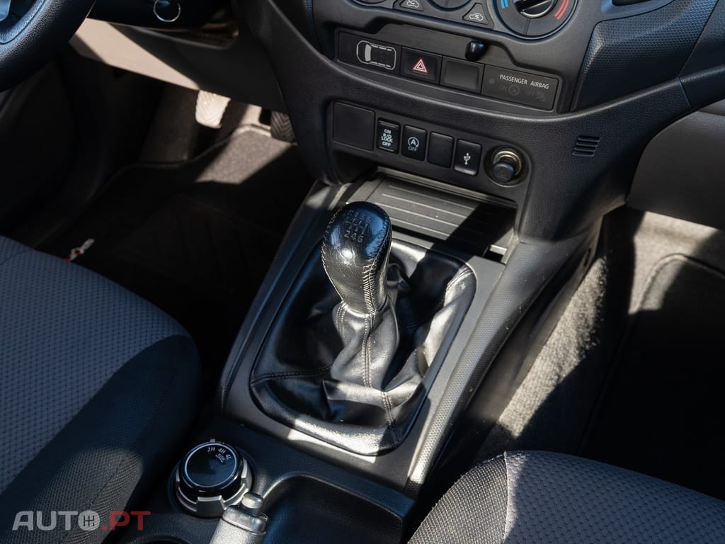 Mitsubishi L200 2.4 DI-D CD Invite 4WD