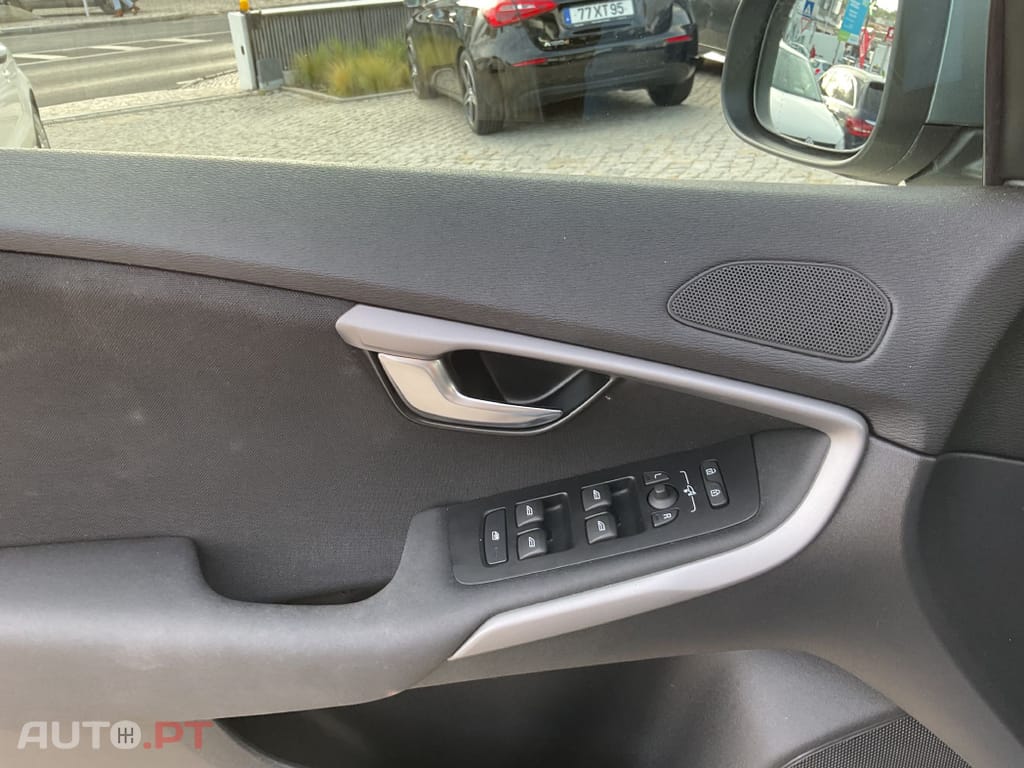 Volvo V40 2.0 D2 Momentum Geartronic