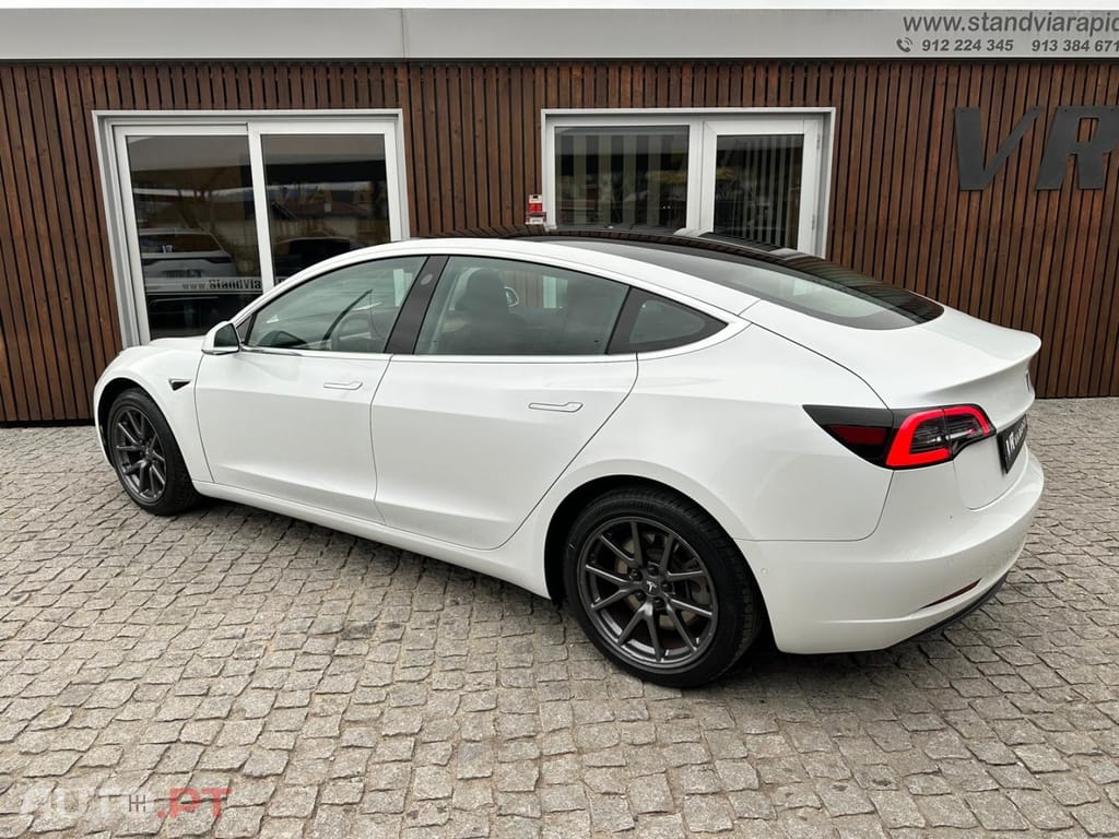 Tesla Model 3 Long-Range RWD