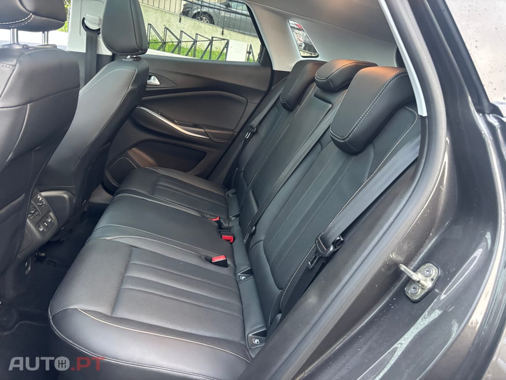 Opel Grandland (X) 1.2 T Design & Tech AT