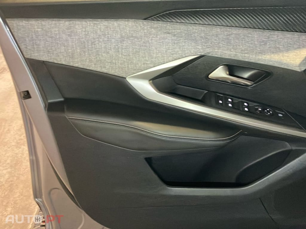 Peugeot 3008 1.2 Hybrid Allure e-DCS6