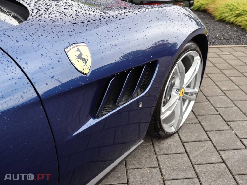 Ferrari GTC4 Lusso V12 4WD Lift