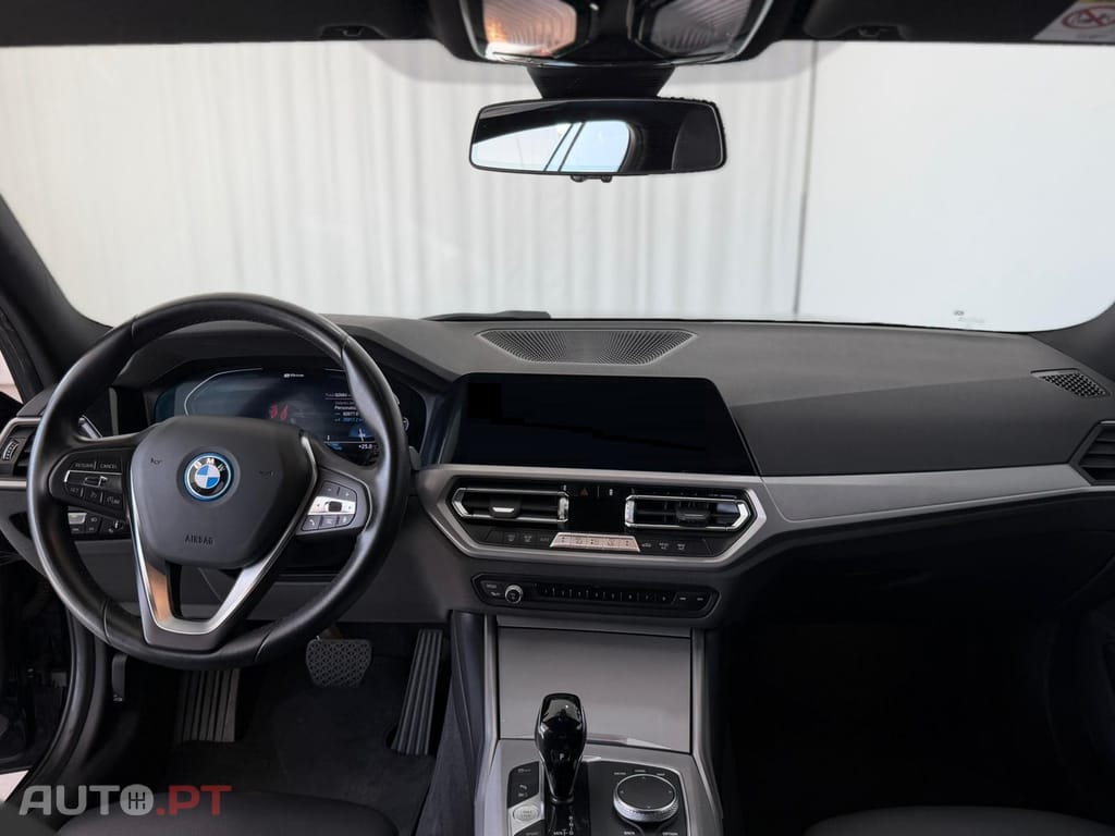 BMW 320 e Line Luxury Auto