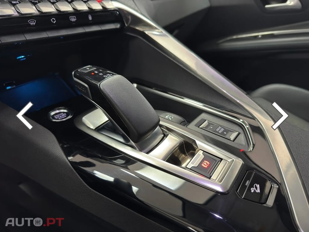 Peugeot 3008 1.6 hybrid4 300cv allure