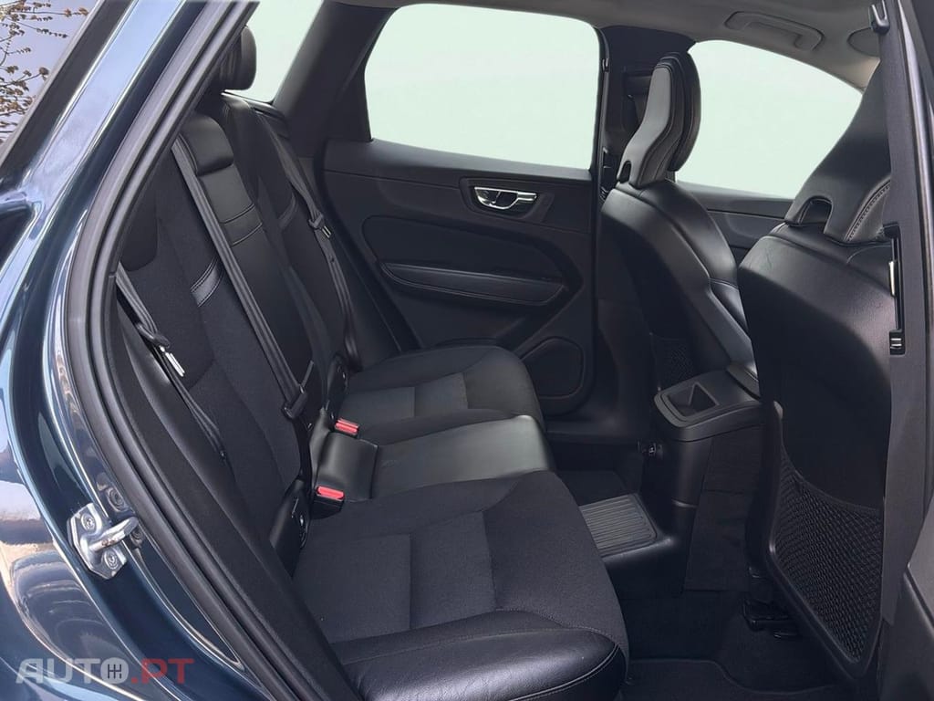 Volvo XC60 2.0 T8 PHEV Momentum Plus AWD