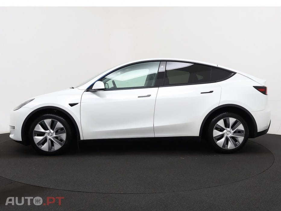 Tesla Model Y Long-Range RWD