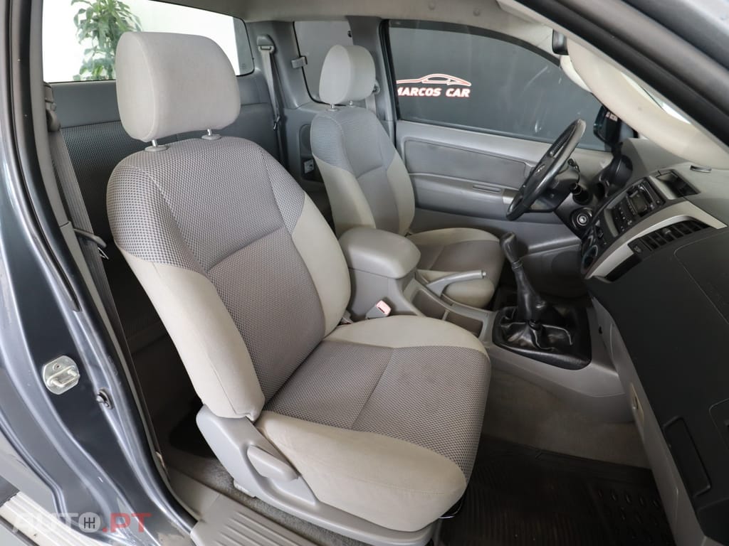 Toyota Hilux 2.5 D-4D 4WD CE AC