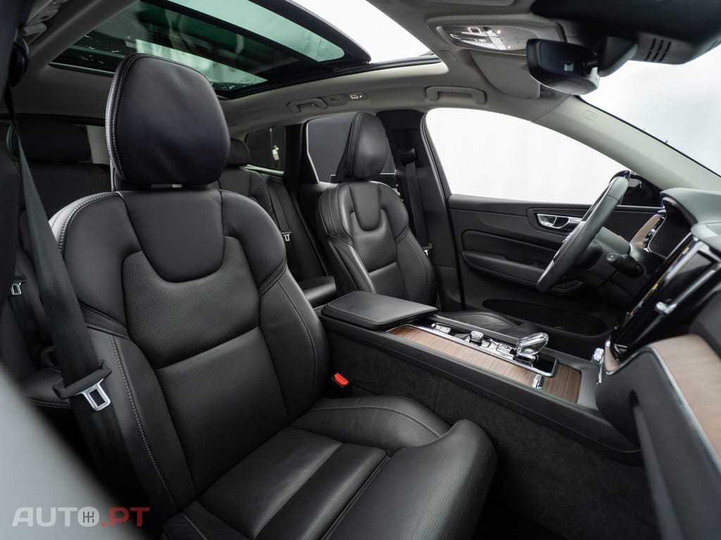 Volvo XC60 2.0 T6 PHEV Plus Dark