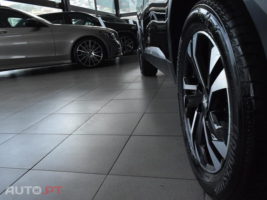 Peugeot 2008 1.5 BlueHDi Allure EAT8