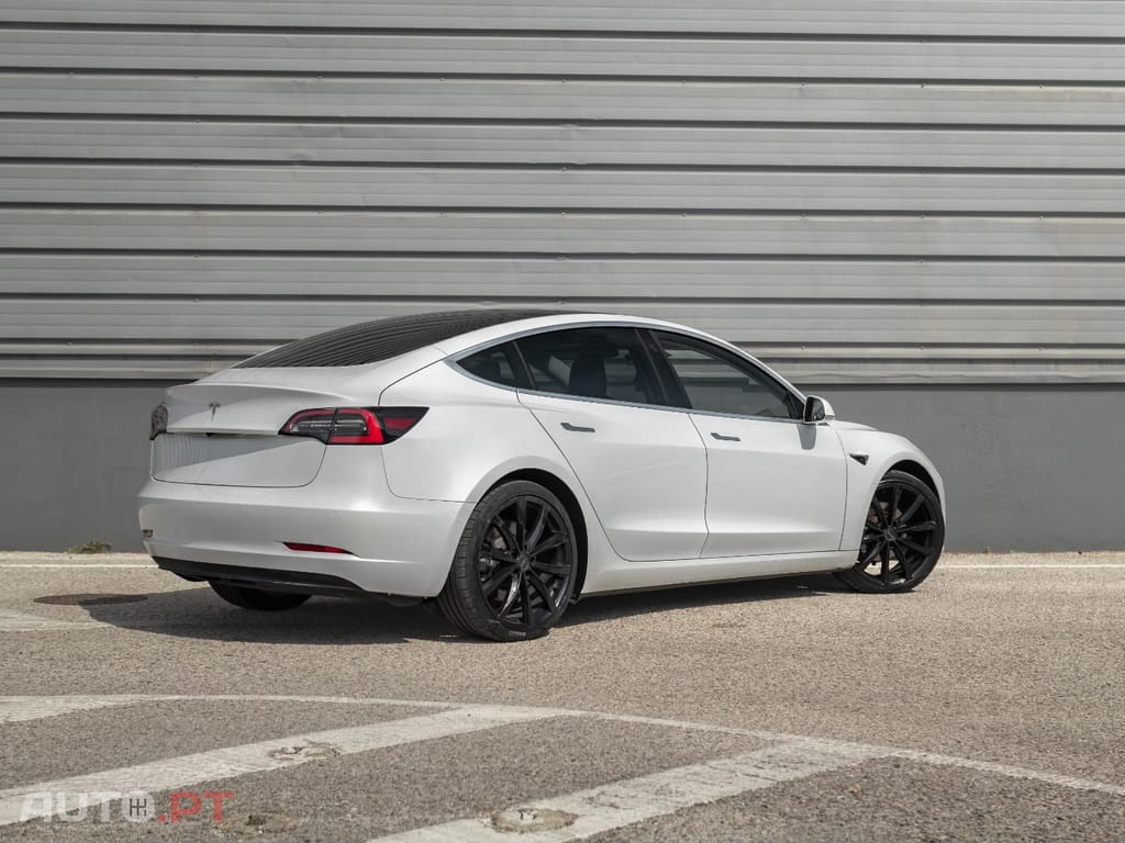 Tesla Model 3 Standard Range Plus RWD