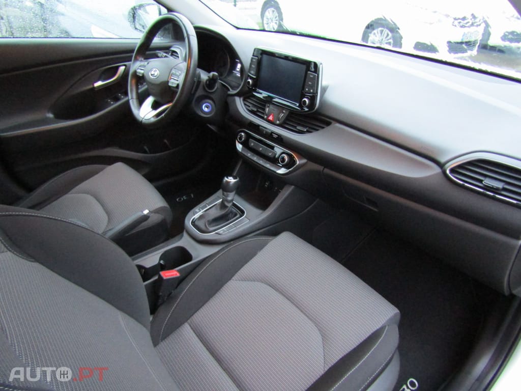 Hyundai i30 1.6 CRDi Blue Comfort Auto AC+J17 DCT